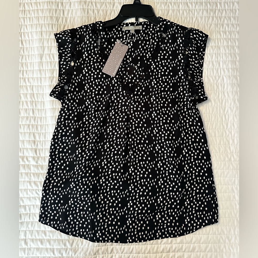 Daniel Rainn Black and White Blouse Women’s Med